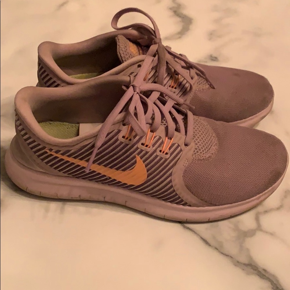 7.5 Nike tennis shoes